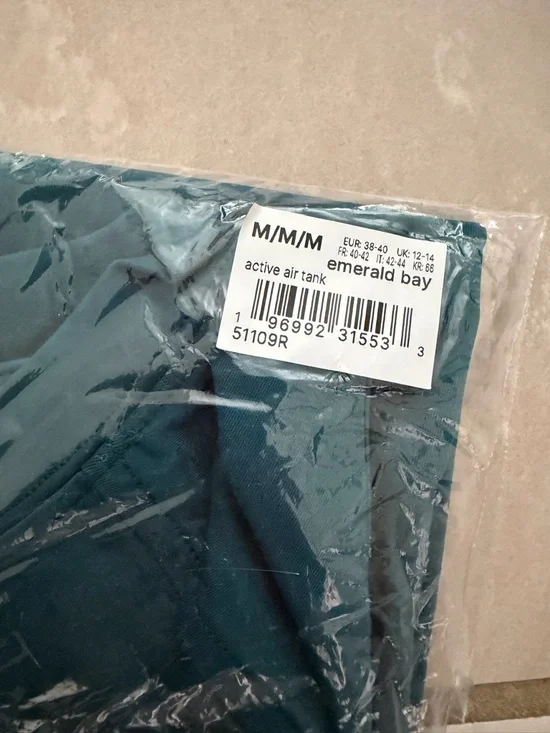 NWT SPANX Teal Sleeveless Crewneck active air Tank teal emerald bay M - Picture 4 of 4